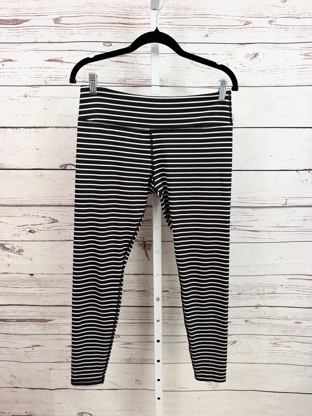 Scorpio Sol Black & White Striped Leggings Size Medium